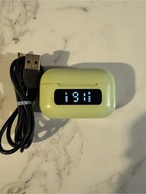 Wireless Earbuds Charging Case with LED Display - Light Green